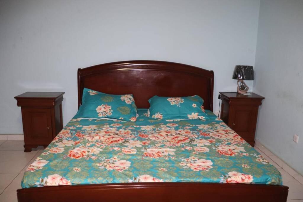 Residence Jeanne A Yaounde Odza Messamengo Екстериор снимка