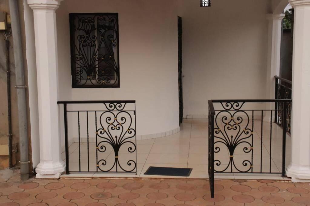 Residence Jeanne A Yaounde Odza Messamengo Екстериор снимка