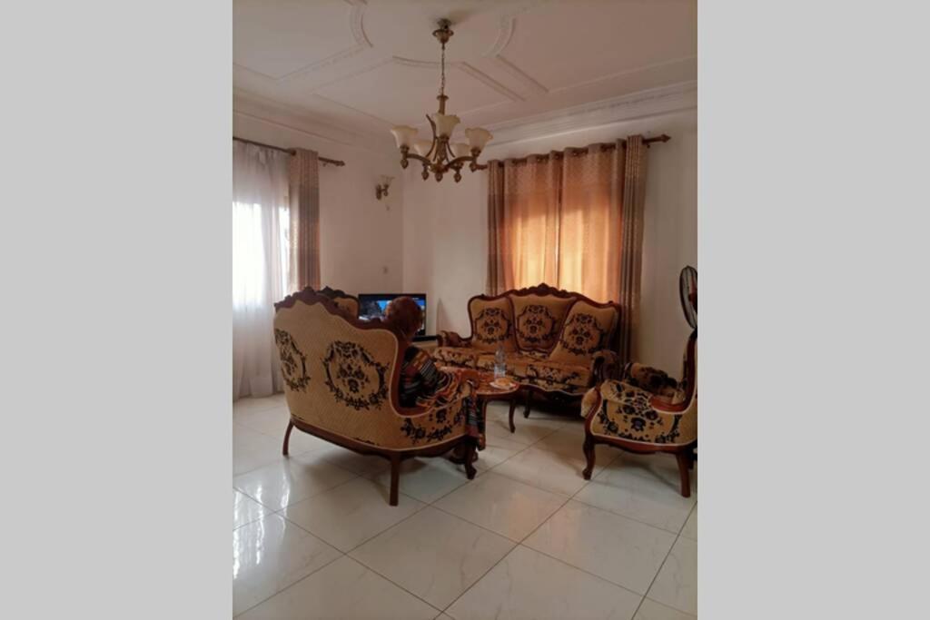 Residence Jeanne A Yaounde Odza Messamengo Екстериор снимка