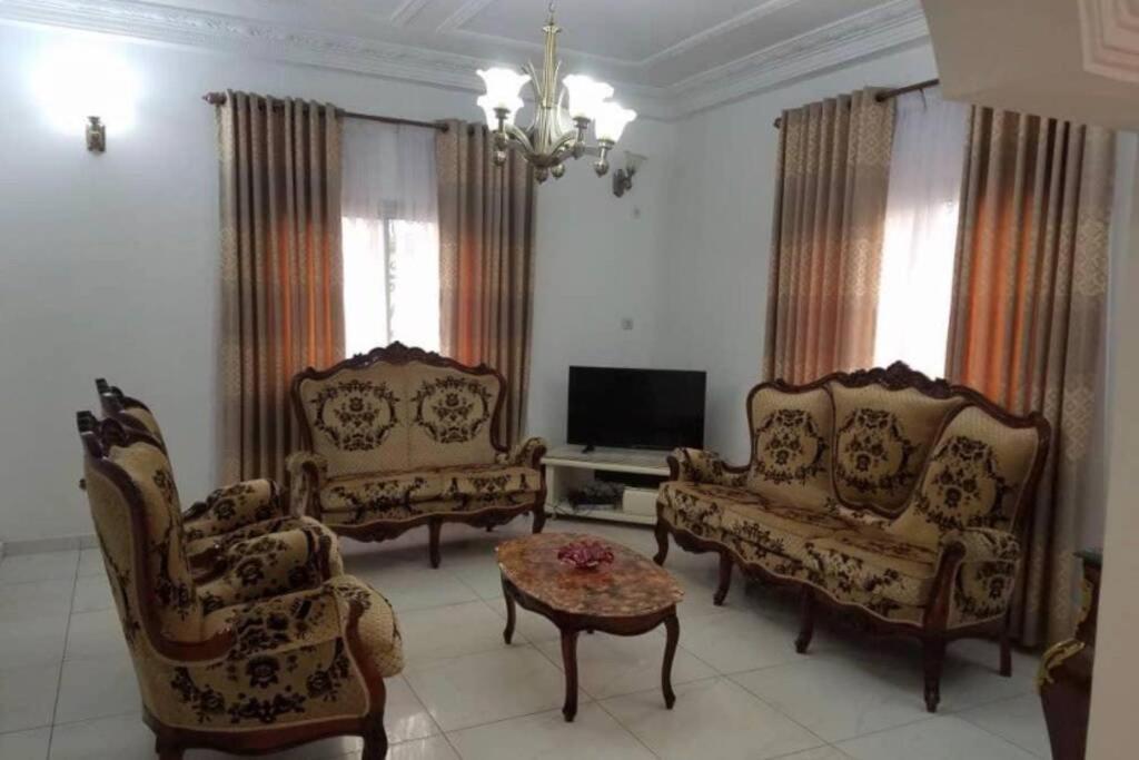 Residence Jeanne A Yaounde Odza Messamengo Екстериор снимка