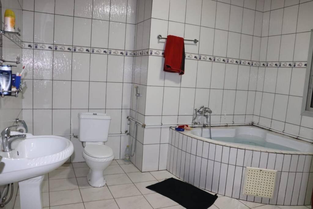 Residence Jeanne A Yaounde Odza Messamengo Екстериор снимка