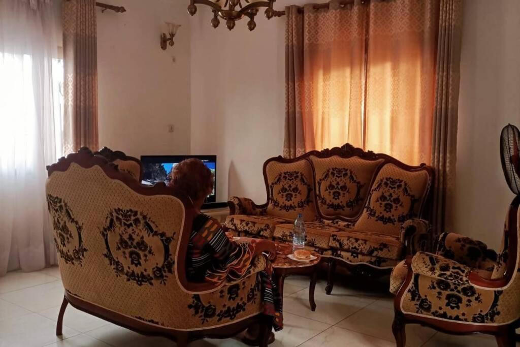 Residence Jeanne A Yaounde Odza Messamengo Екстериор снимка