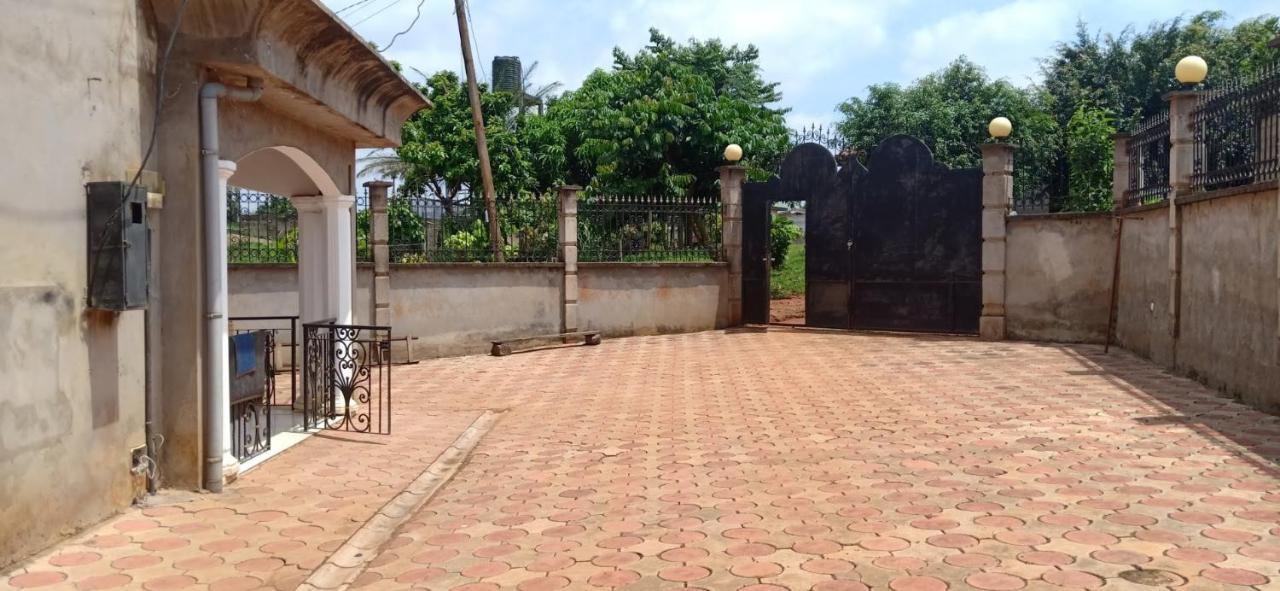 Residence Jeanne A Yaounde Odza Messamengo Екстериор снимка